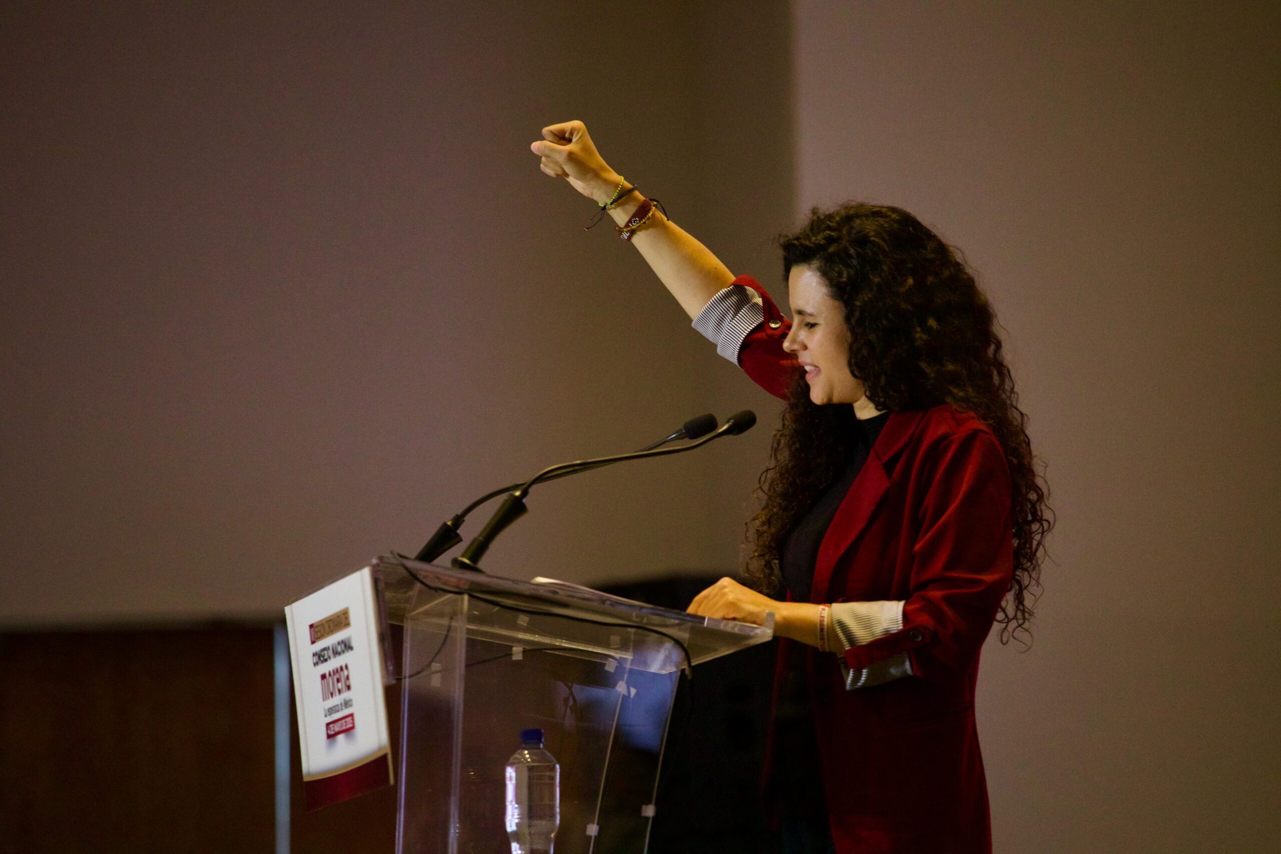 Sheinbaum fija límites a morenistas en carta. Morena prohíbe lujos, nepotismo y turismo político